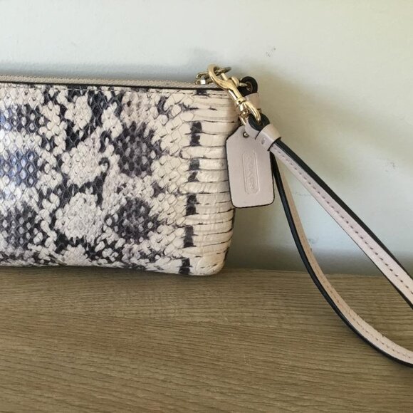 Coach Madison Double Corner Zip Snakeskin Python Embossed Wristlet EUC - Picture 3 of 8